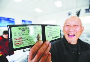 济南最高龄驾驶员诞生 七旬老大爷拿到驾驶证 