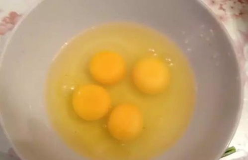 蒸水蛋用冷水还是温水 难怪蒸出来的水蛋不鲜不嫩,多数人都错了