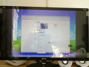 电脑屏幕变小了两边黑屏怎么办 
