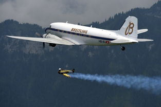 瑞士 钢铁侠 首次与客机齐飞7分钟 时速高达200多公里